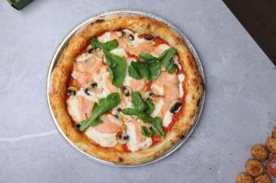 بيتزا سالمون فتافيت